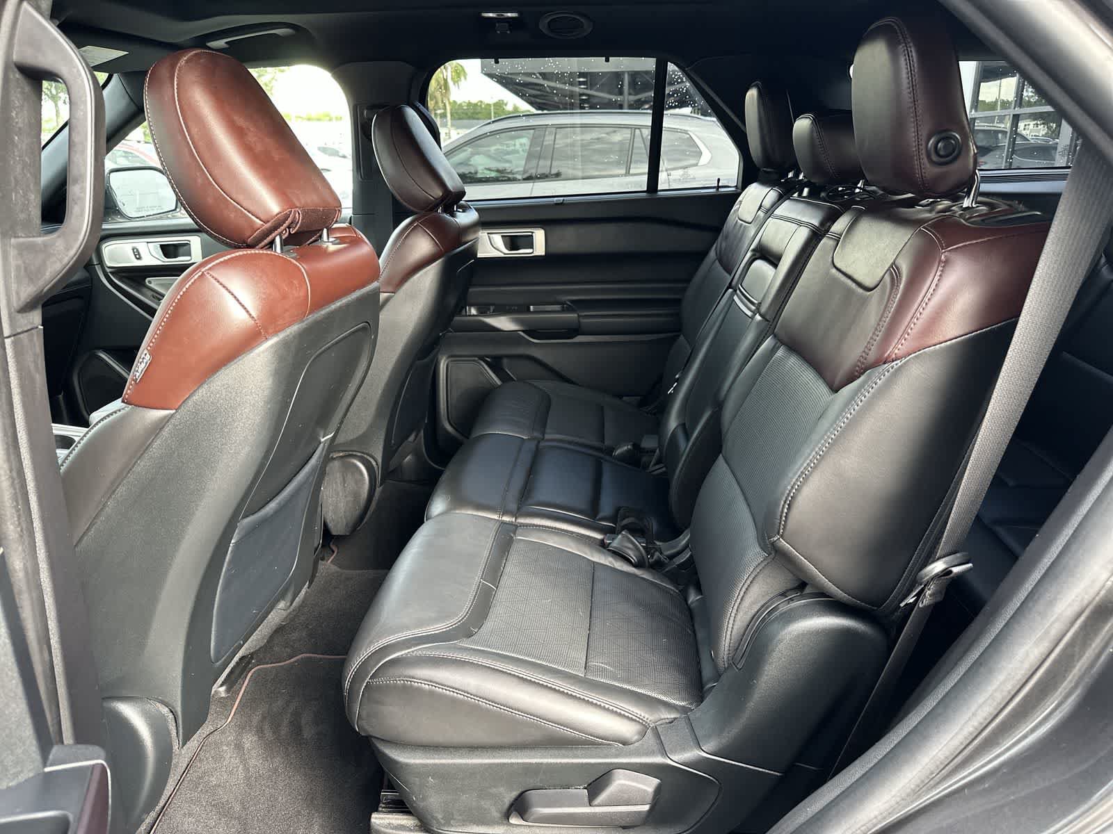 Used 2020 Ford Explorer Platinum w/ Premium Technology Package AWD/4WD image 4