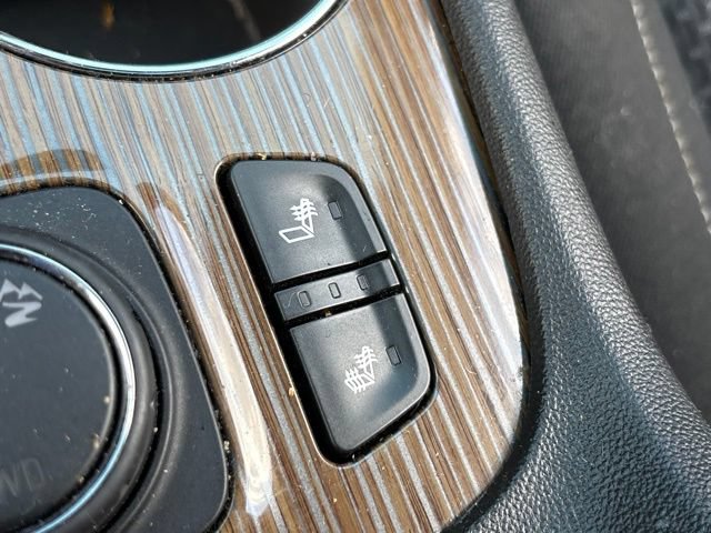 Used 2023 GMC Acadia SLE w/ Driver Convenience Package AWD/4WD image 19