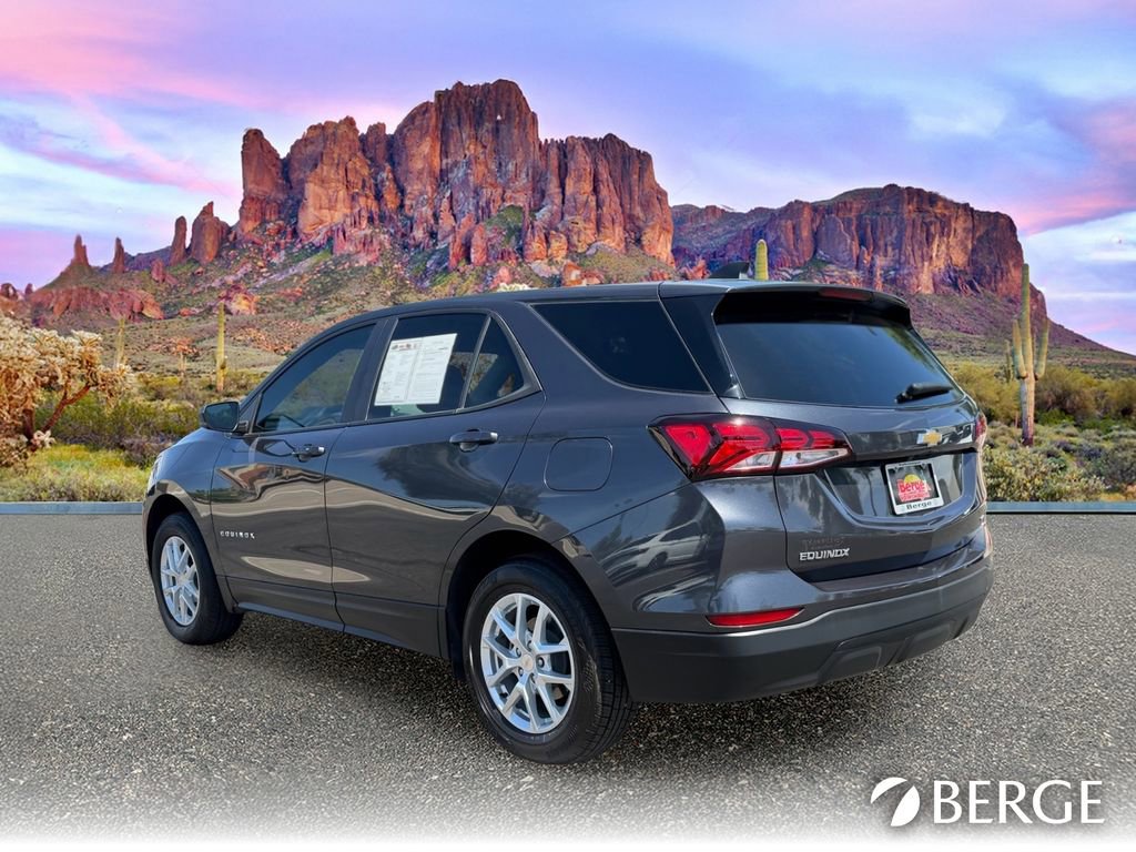 Used 2022 Chevrolet Equinox LS w/ LS Convenience Package AWD/4WD image 4