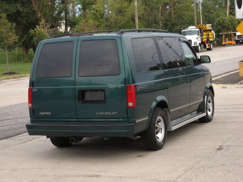 Used 1998 Chevrolet Astro AWD Passenger image 14