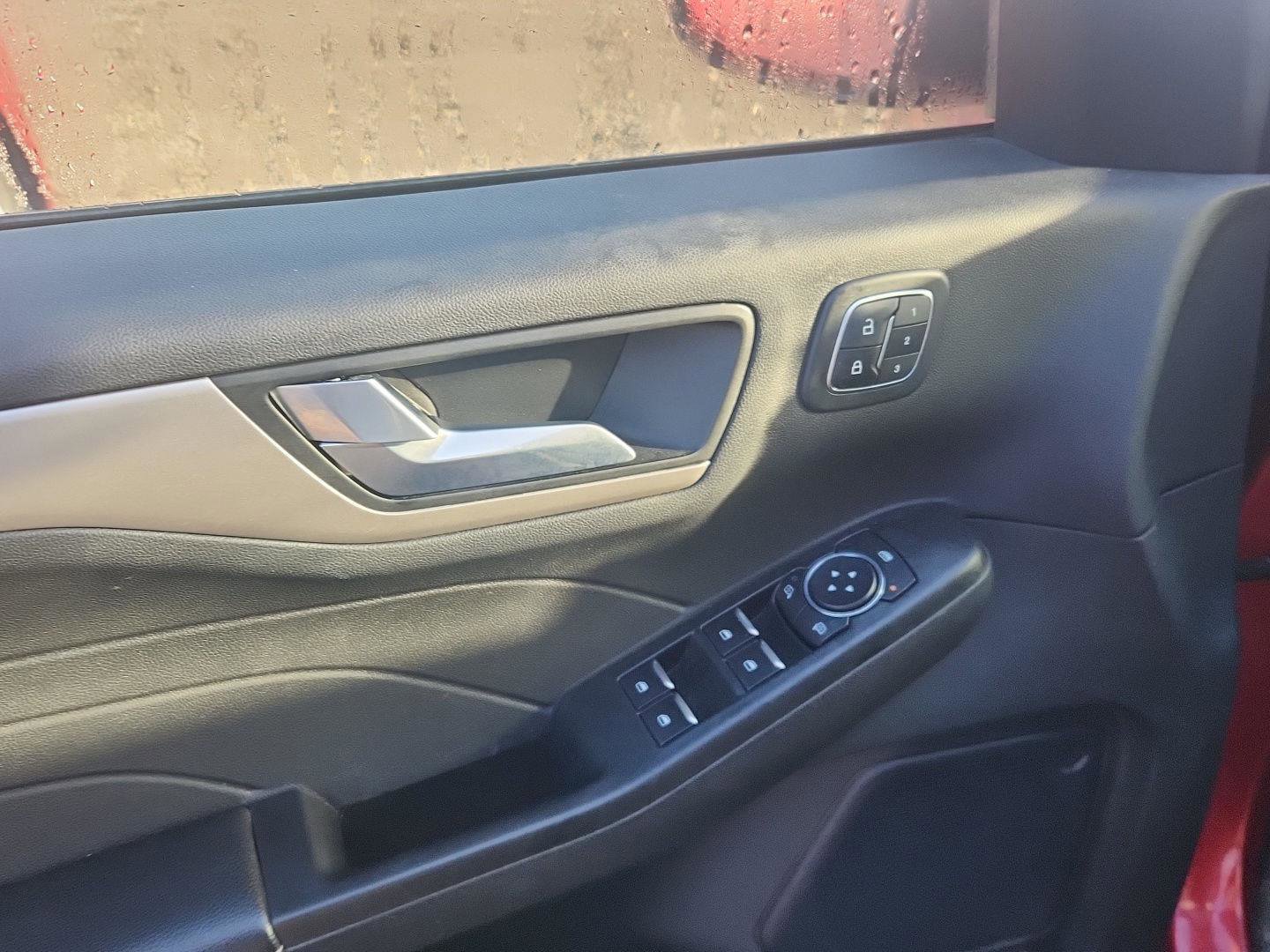 Used 2022 Ford Escape SEL w/ Technology Package image 11