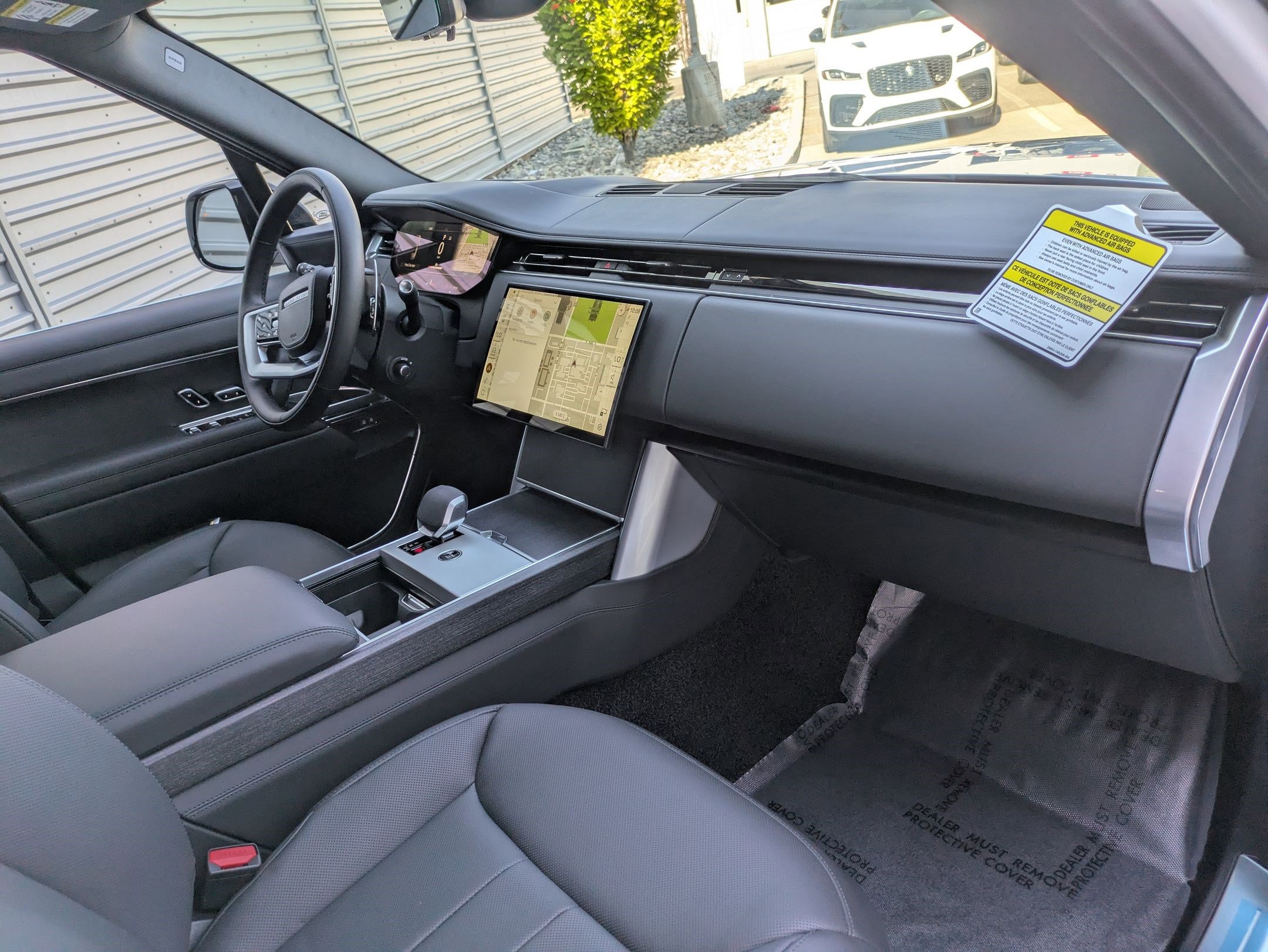 New 2025 Land Rover Range Rover Long Wheelbase SE image 32