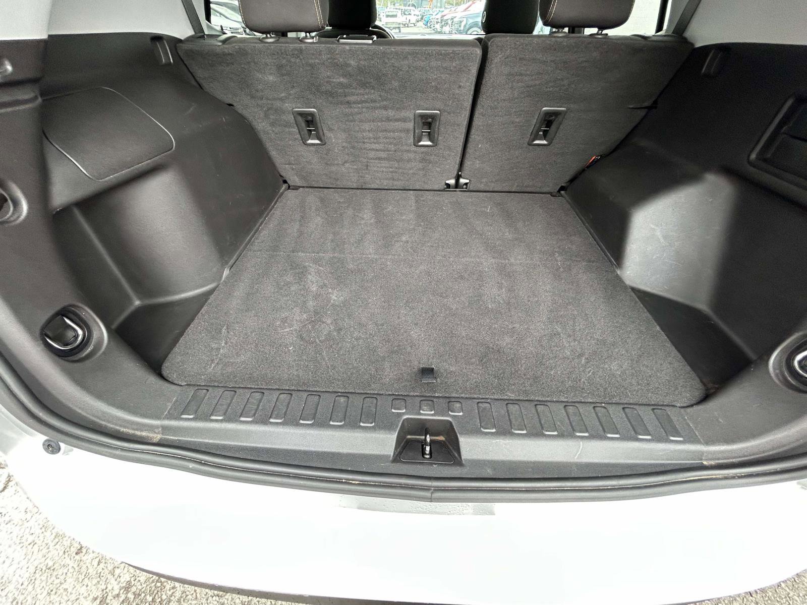 Used 2021 GMC Terrain SLE w/ Driver Convenience Package image 18