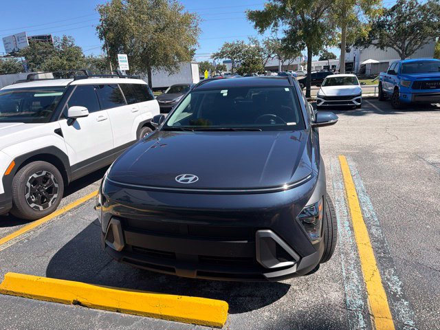 Used 2024 Hyundai Kona SEL w/ Convenience Package FWD image 2