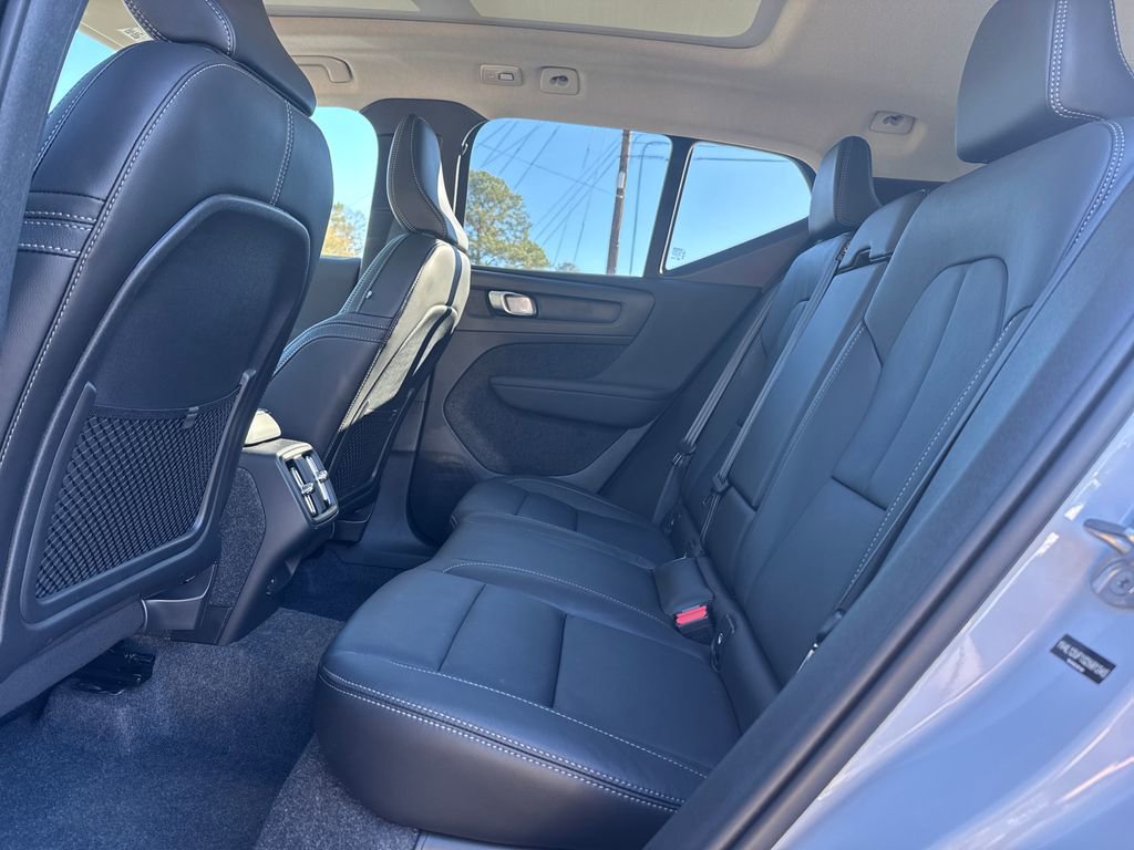 Certified 2025 Volvo XC40 B5 Ultra w/ Protection Package image 29