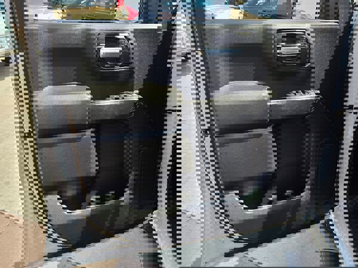 Used 2021 Chevrolet Silverado 1500 Custom image 26