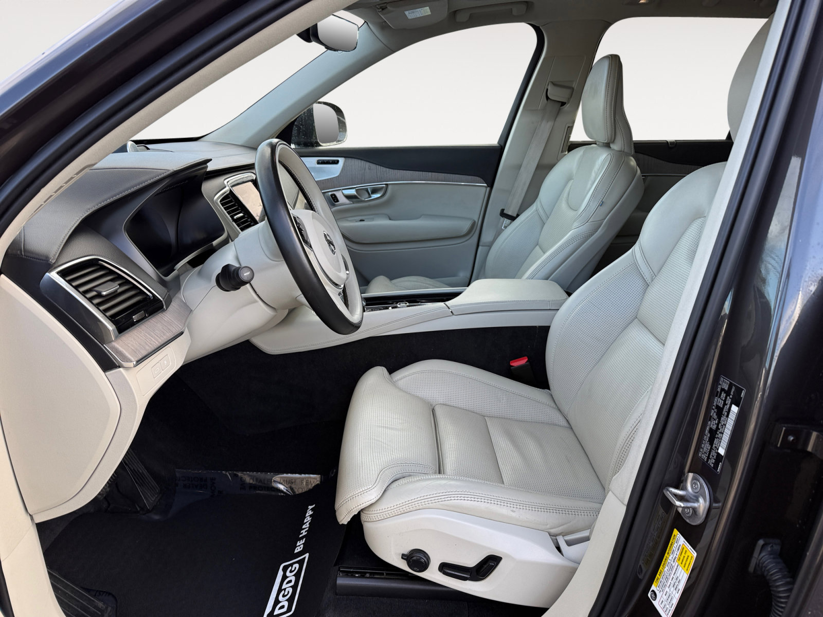 Used 2023 Volvo XC90 T8 Ultimate w/ Protection Package Premier image 10