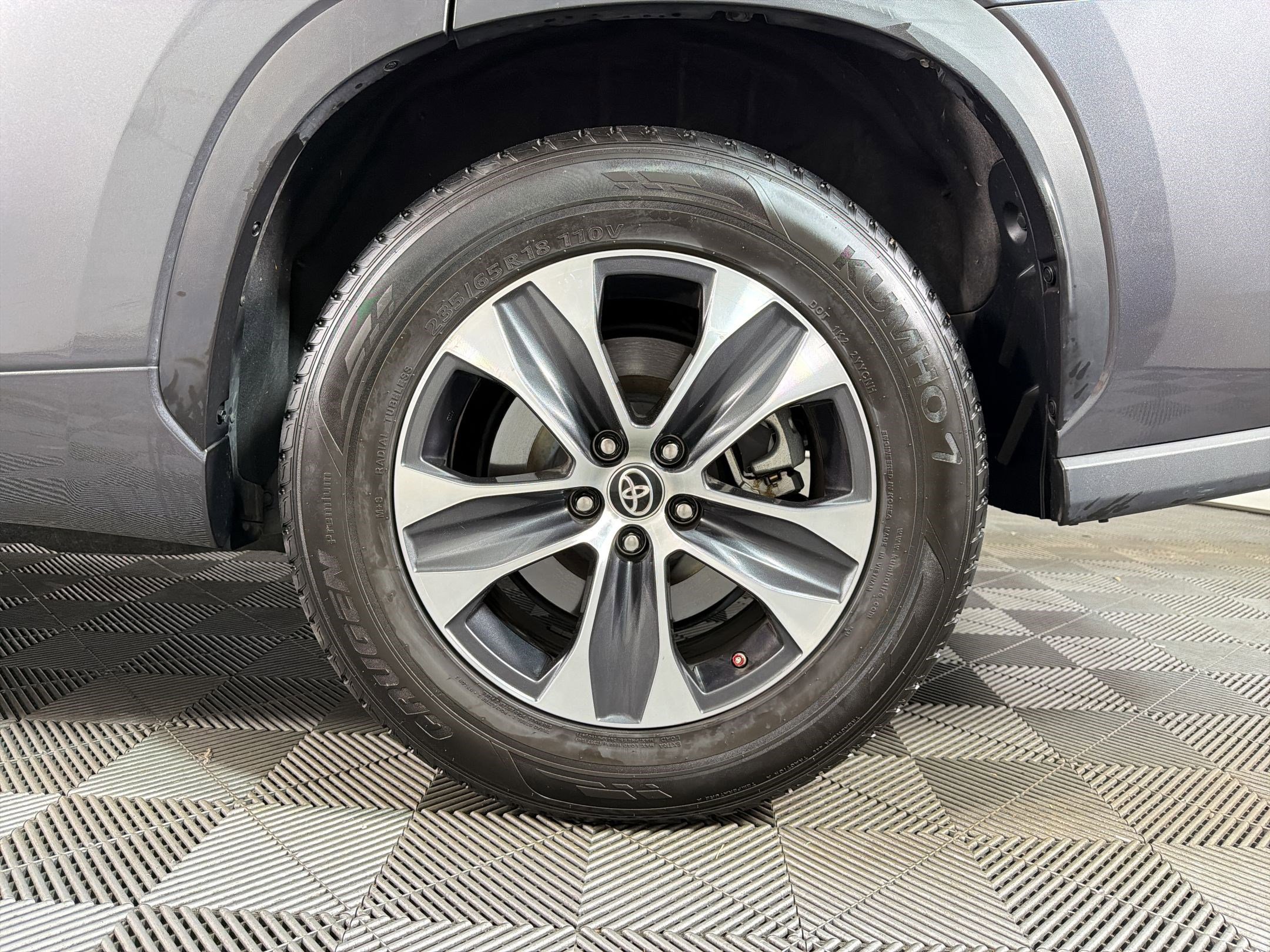 Used 2022 Toyota Highlander XLE image 11