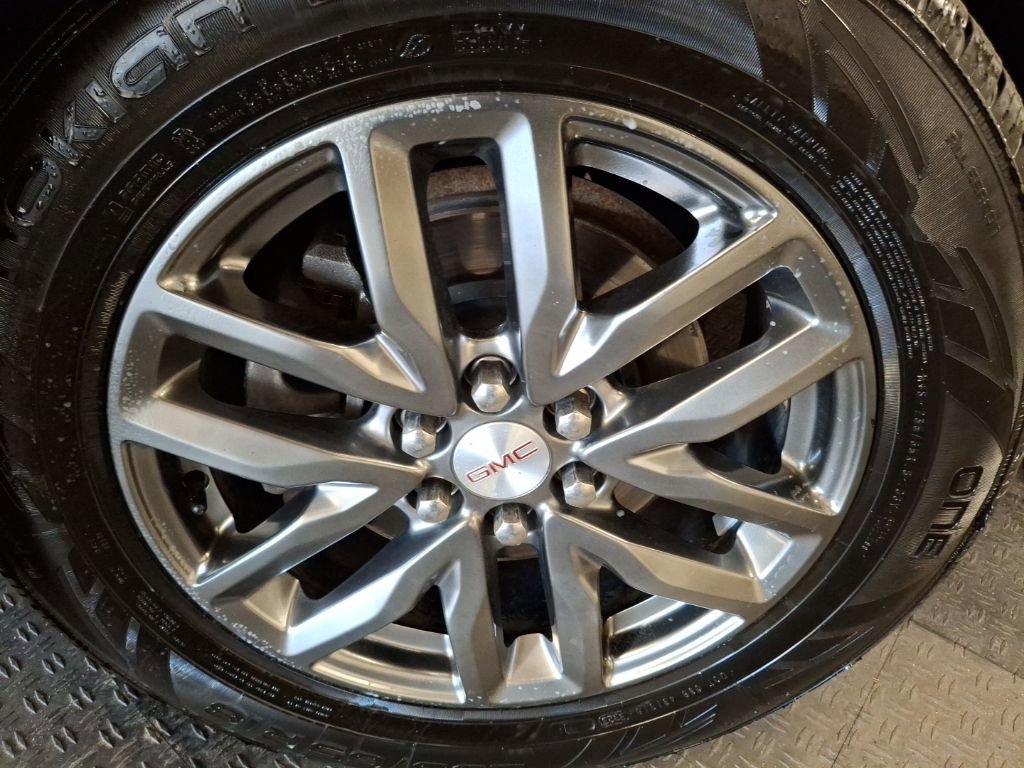 Used 2017 GMC Acadia SLT image 3