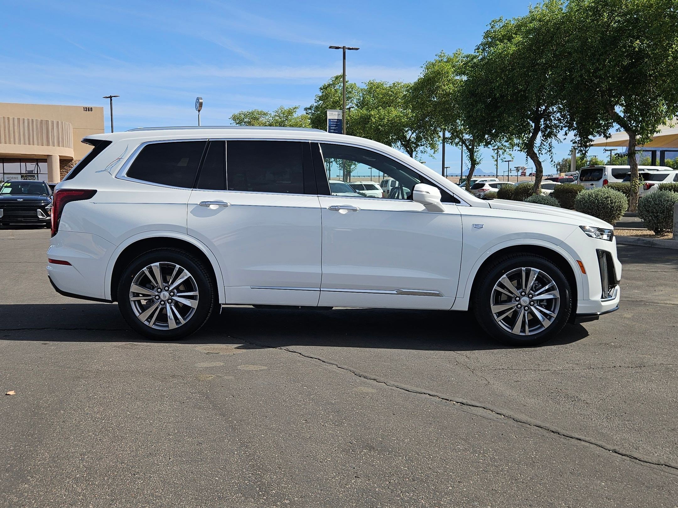 Used 2022 Cadillac XT6 Premium Luxury FWD image 4