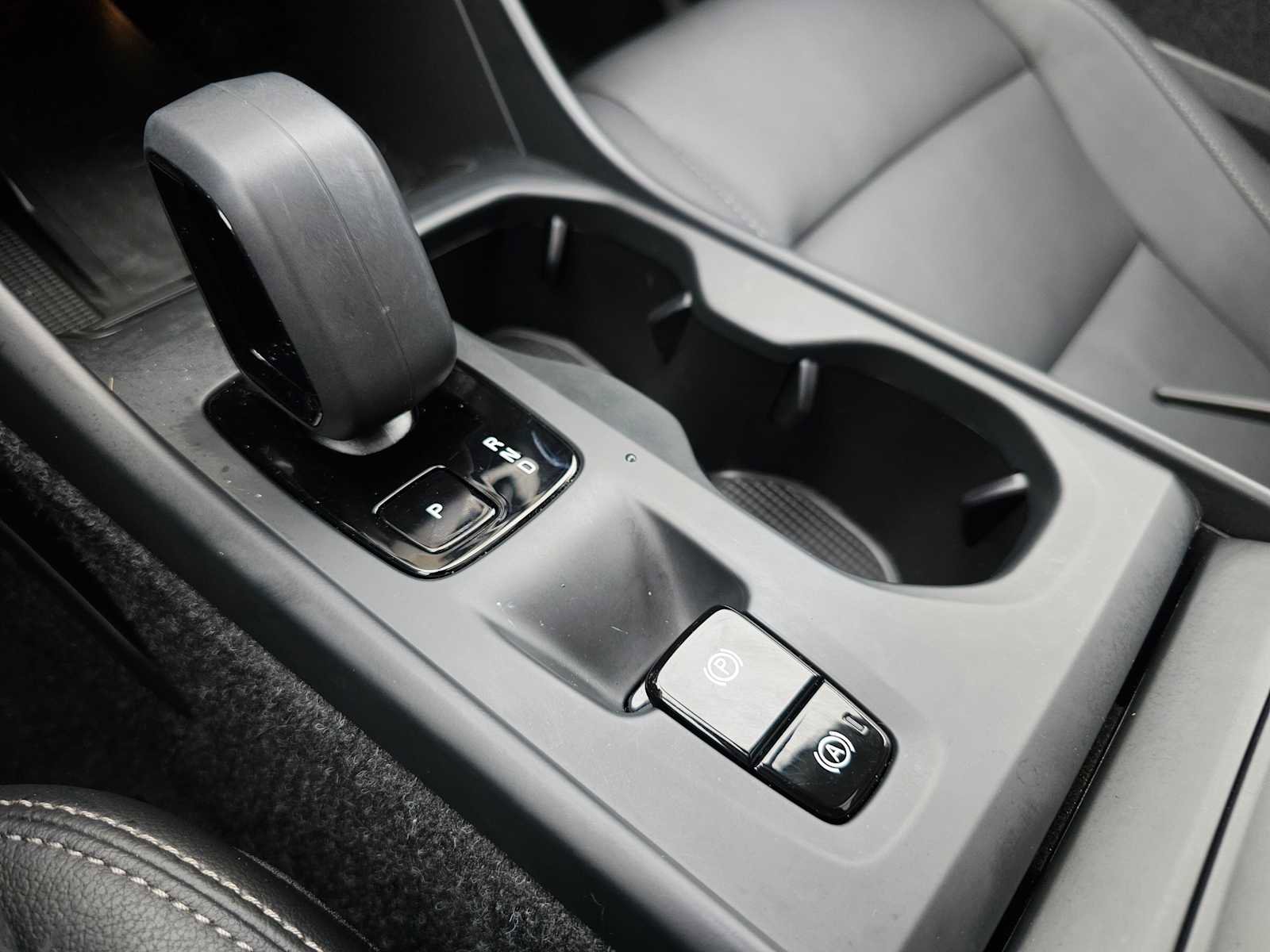 Certified 2025 Volvo XC40 B5 Core w/ Protection Package Premier image 38