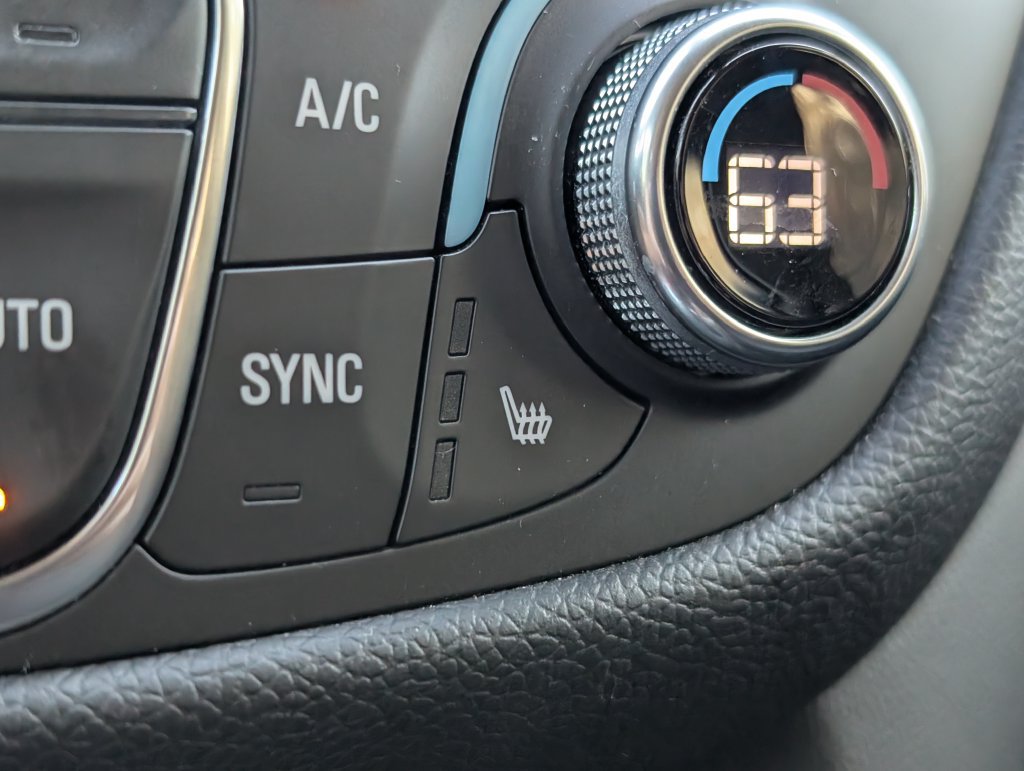 Used 2018 Chevrolet Equinox LT w/ Sun & Infotainment Package FWD image 30