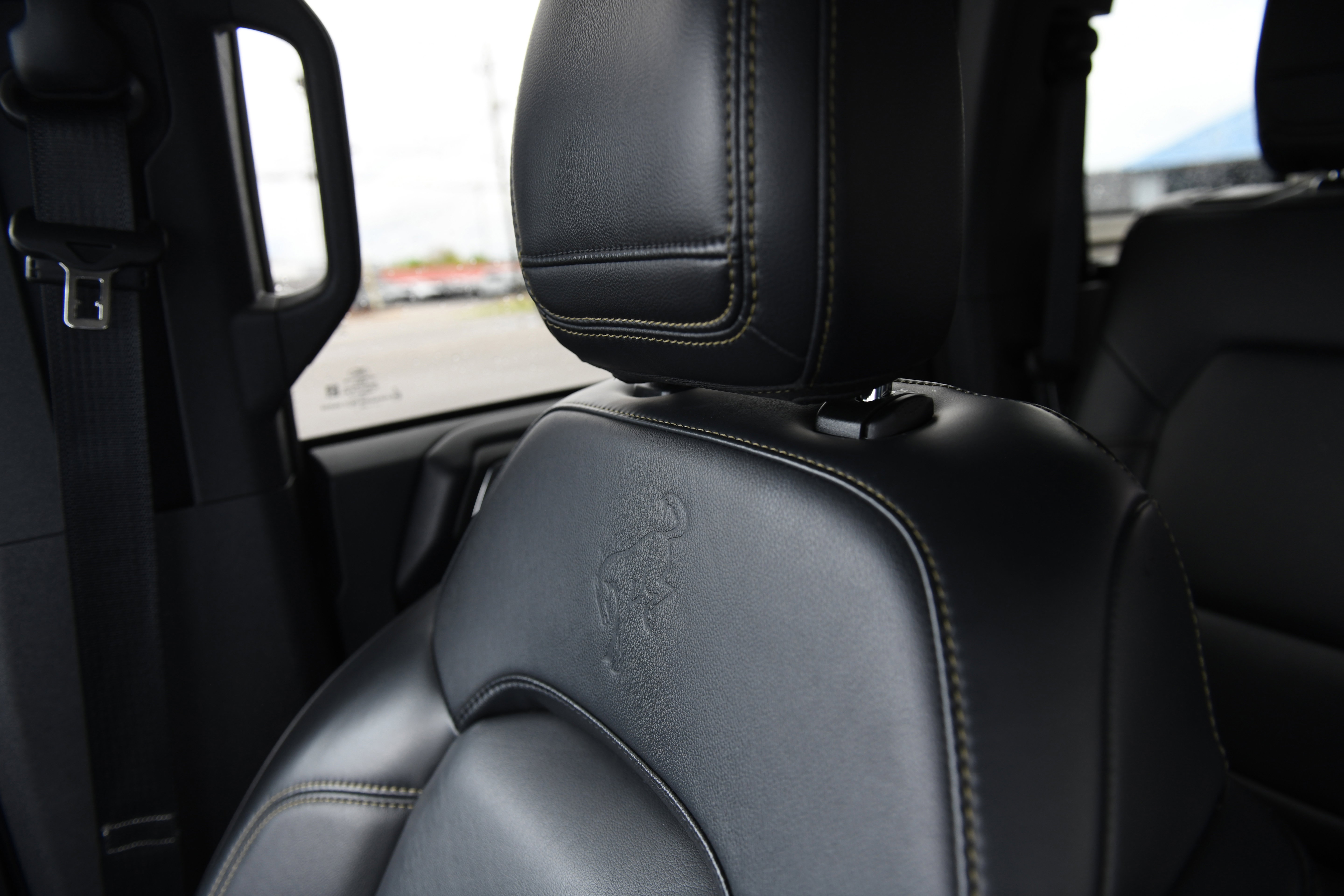 Used 2025 Ford Bronco Badlands image 34