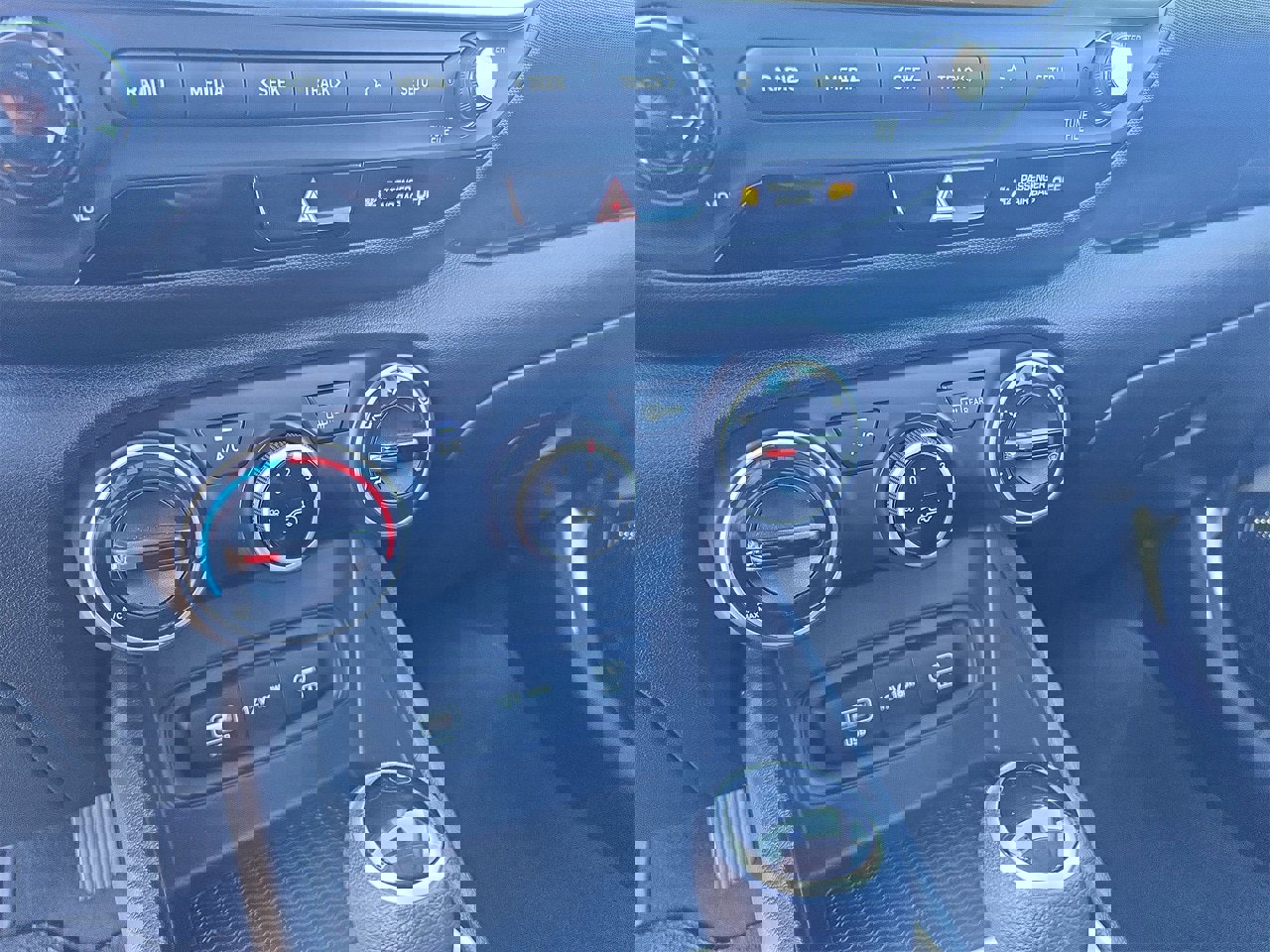 Used 2025 Hyundai Venue SE image 20