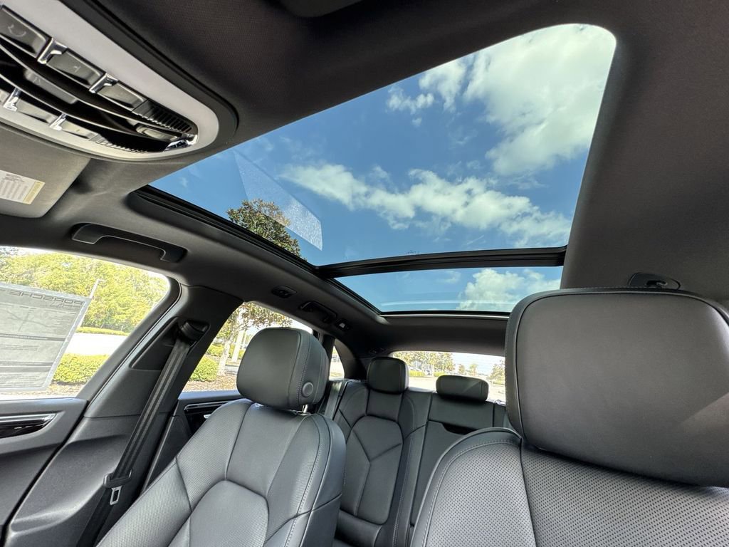 Certified 2026 Porsche Macan image 18
