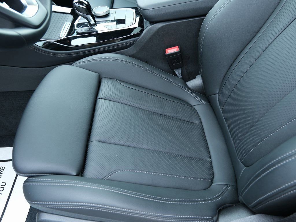 Used 2025 BMW X4 xDrive30i w/ Premium Package image 26