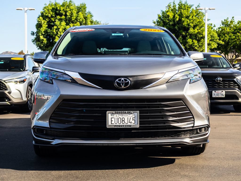 Used 2026 Toyota Sienna LE AWD/4WD image 2