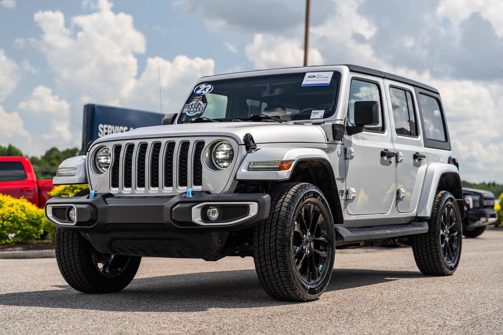Used 2023 Jeep Wrangler Unlimited Sahara w/ Cold Weather Group AWD/4WD image 3