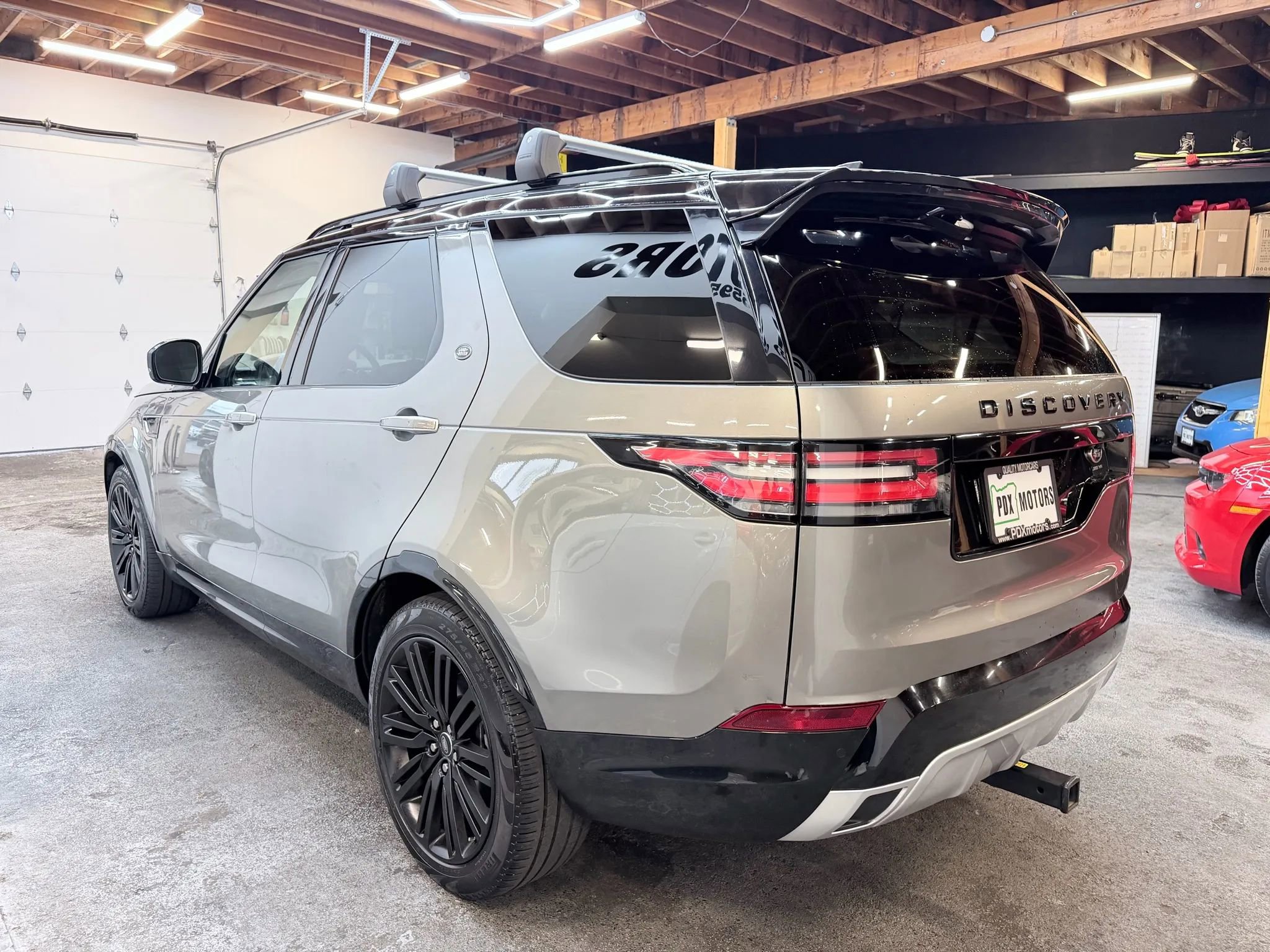 Used 2020 Land Rover Discovery HSE Luxury image 6