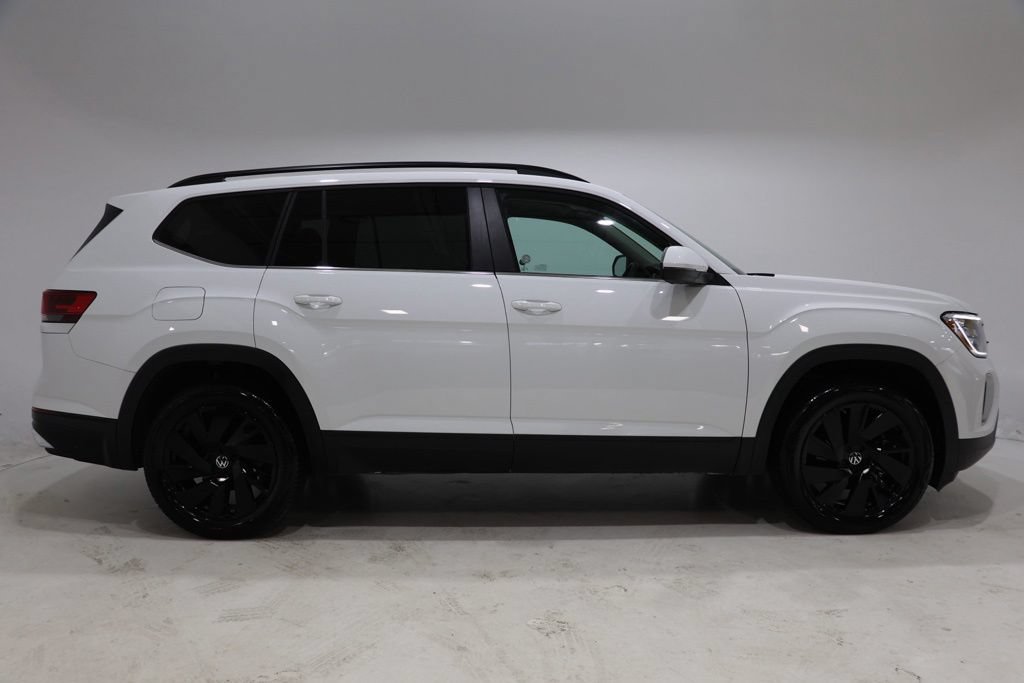 Used 2025 Volkswagen Atlas SE FWD image 8