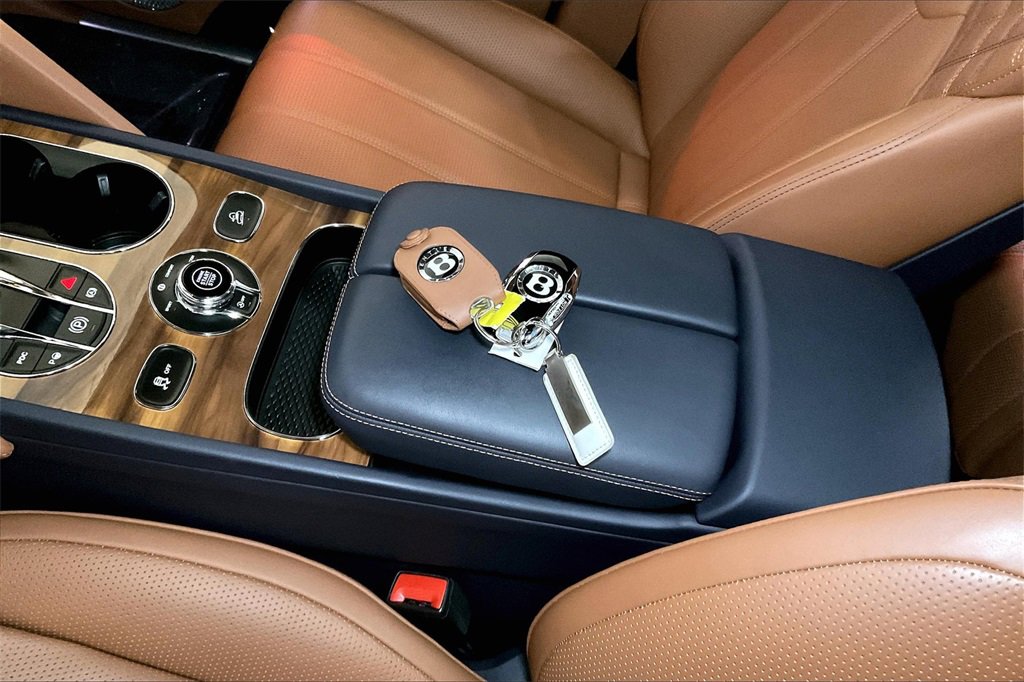 Used 2022 Bentley Bentayga image 21