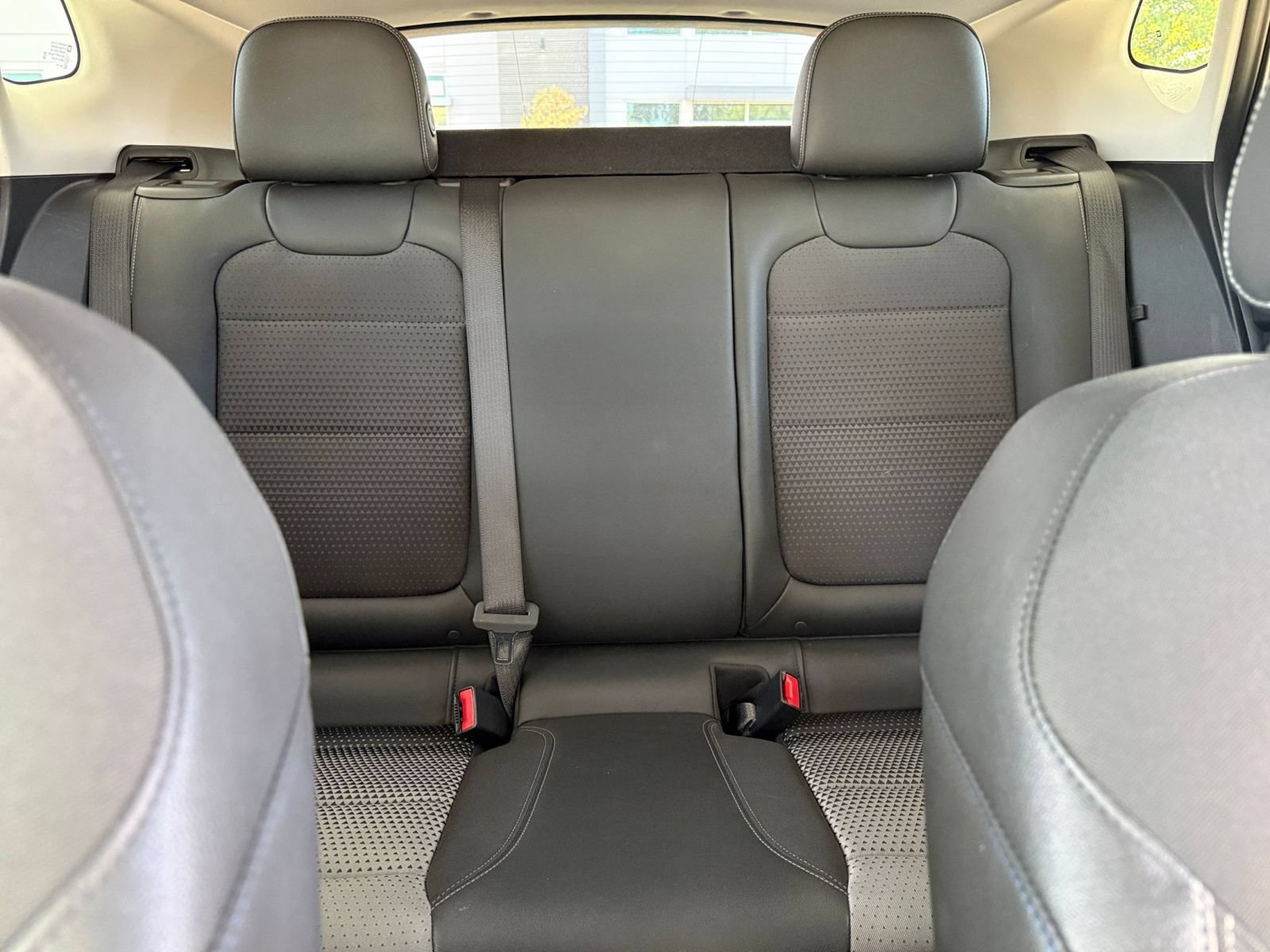 Used 2025 Chevrolet Trax LT FWD image 38