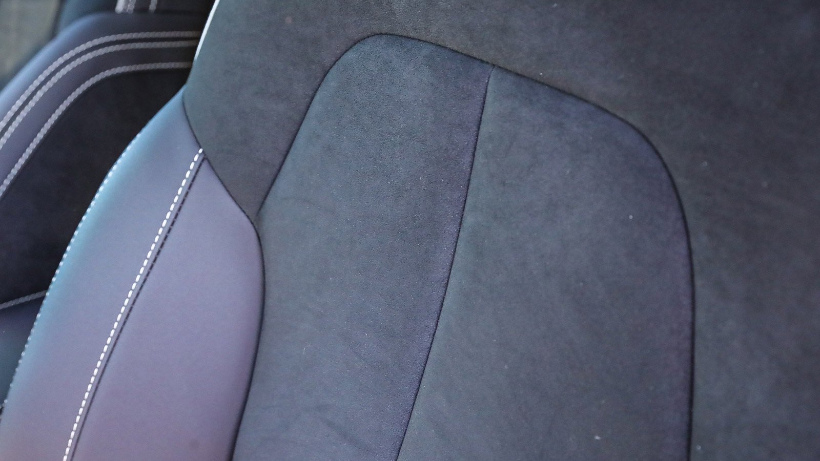 Used 2023 Volvo C40 P8 Recharge Ultimate image 22