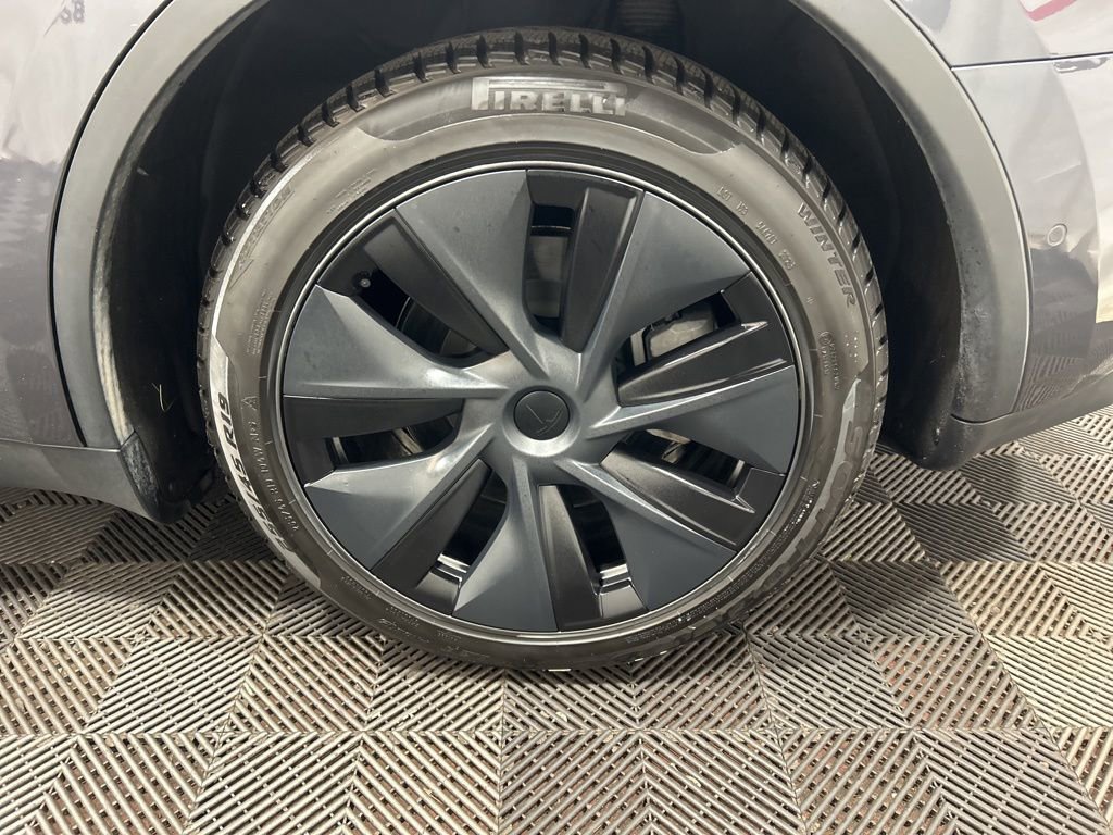 Used 2020 Tesla Model Y Long Range image 33
