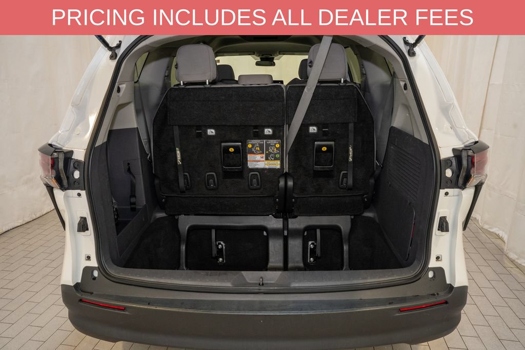Used 2024 Toyota Sienna LE FWD image 5
