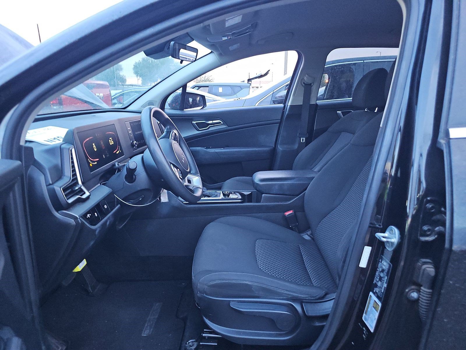 Used 2023 Kia Sportage LX FWD image 7