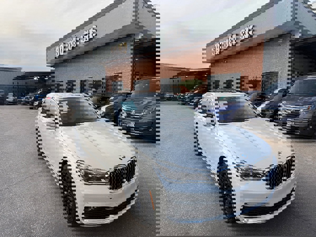 Used 2018 BMW 750i xDrive image 2