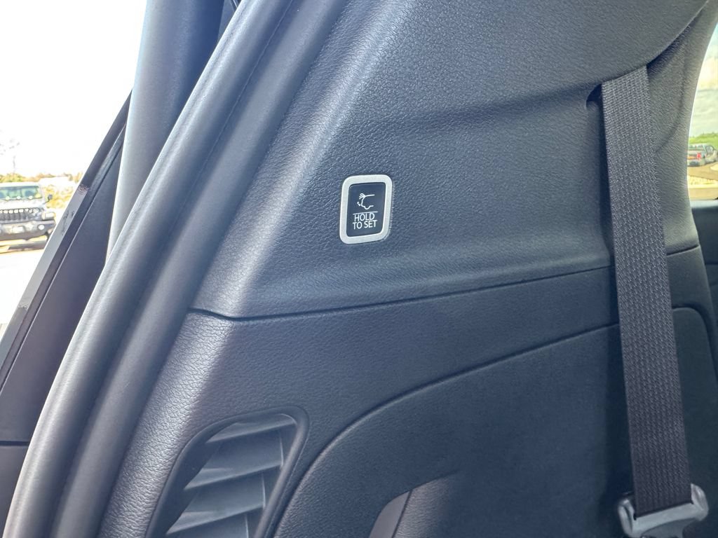 New 2027 Chrysler Pacifica Limited AWD/4WD image 11