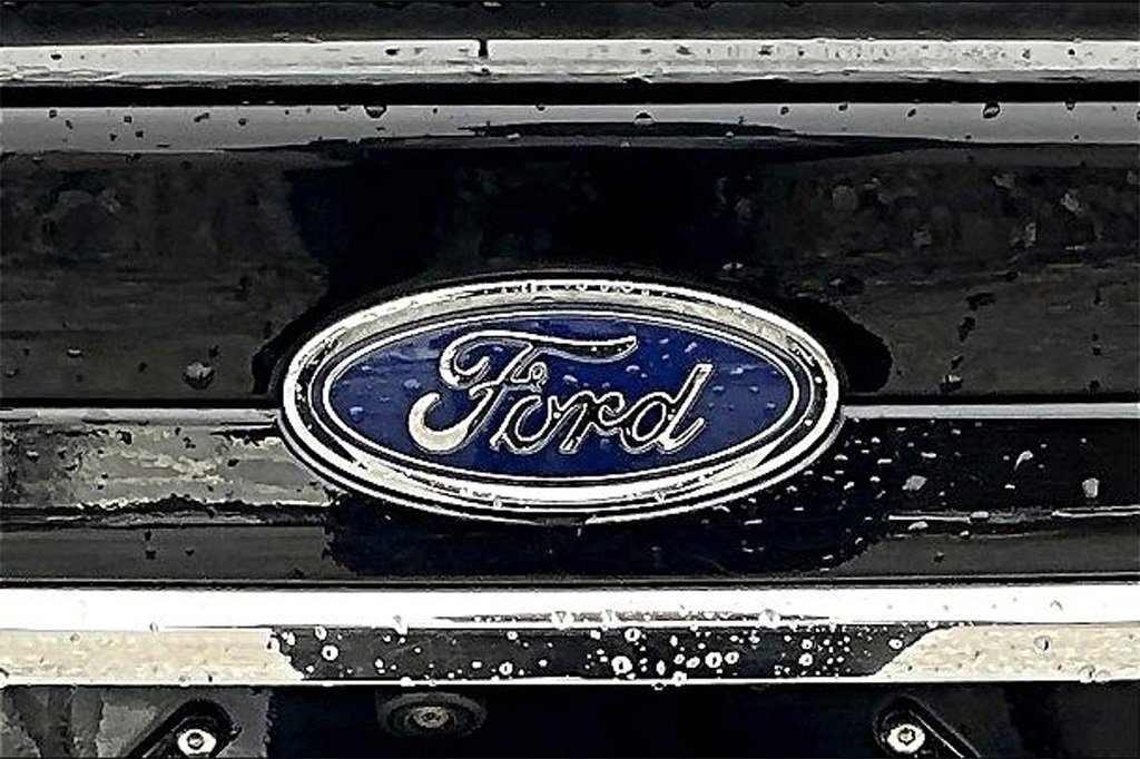 Used 2018 Ford Fusion SE w/ Equipment Group 201A image 8