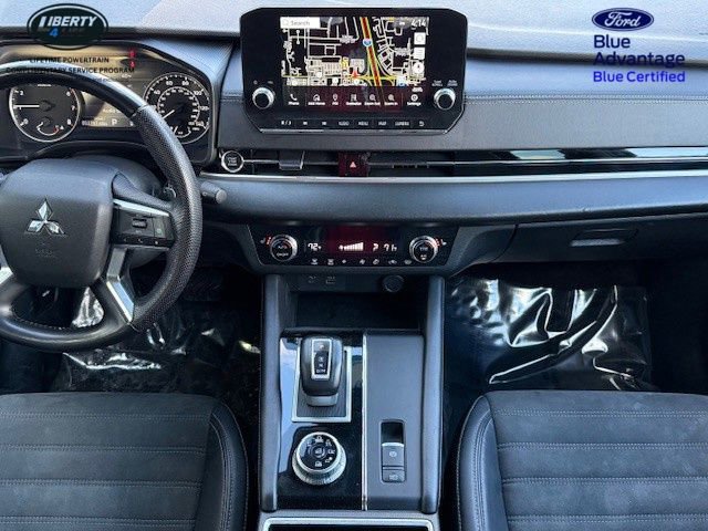 Used 2023 Mitsubishi Outlander SE image 18