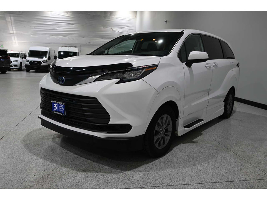 Used 2022 Toyota Sienna LE AWD/4WD image 10