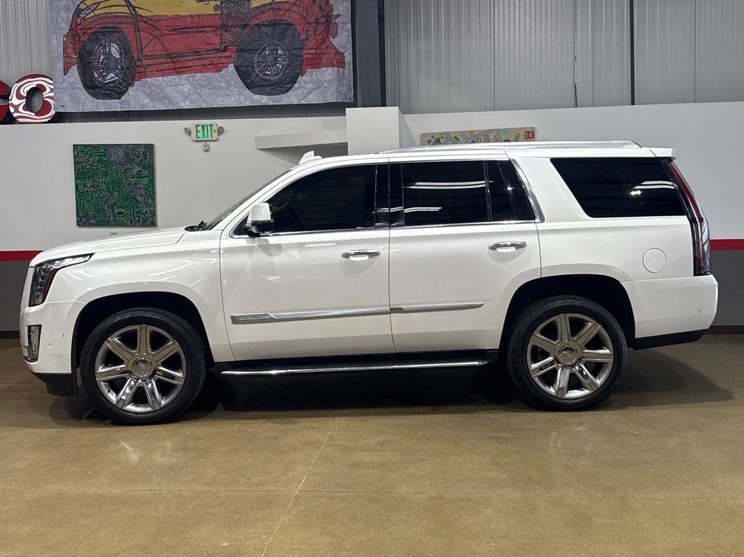 Used 2020 Cadillac Escalade Premium Luxury AWD/4WD image 4