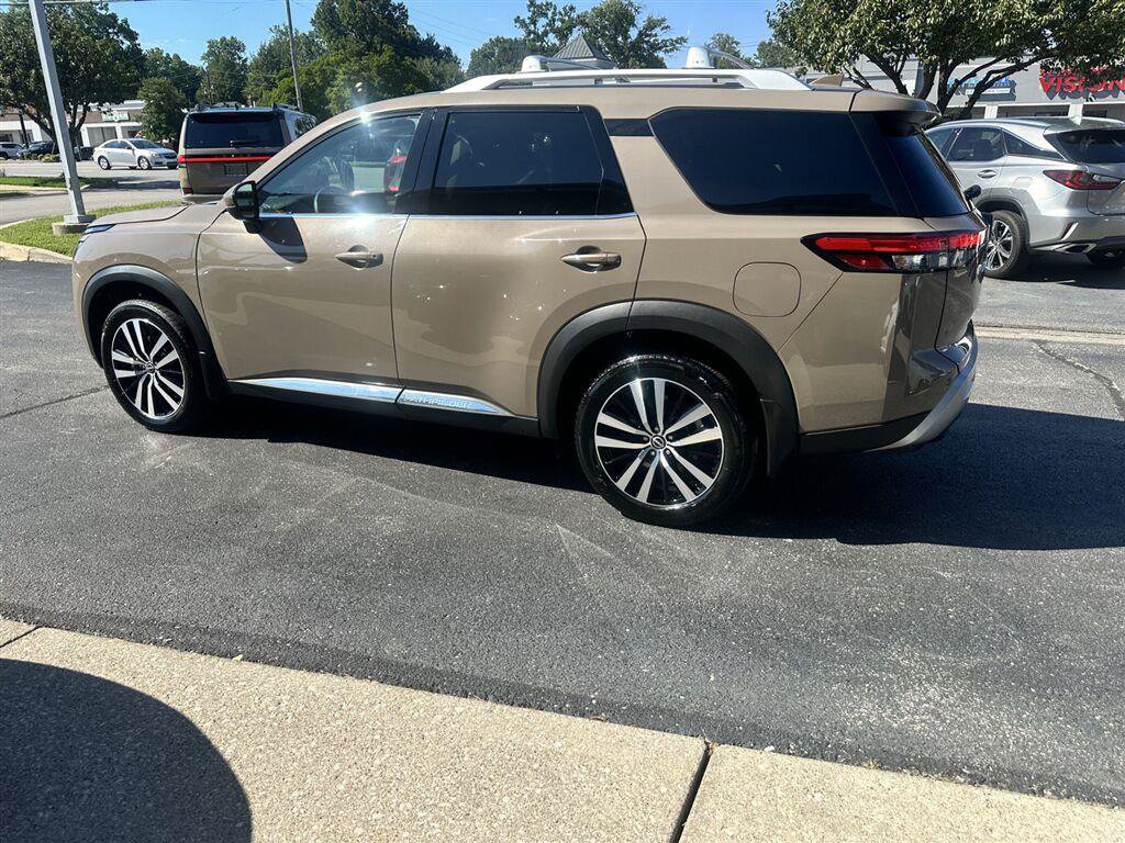 Used 2025 Nissan Pathfinder Platinum FWD image 6