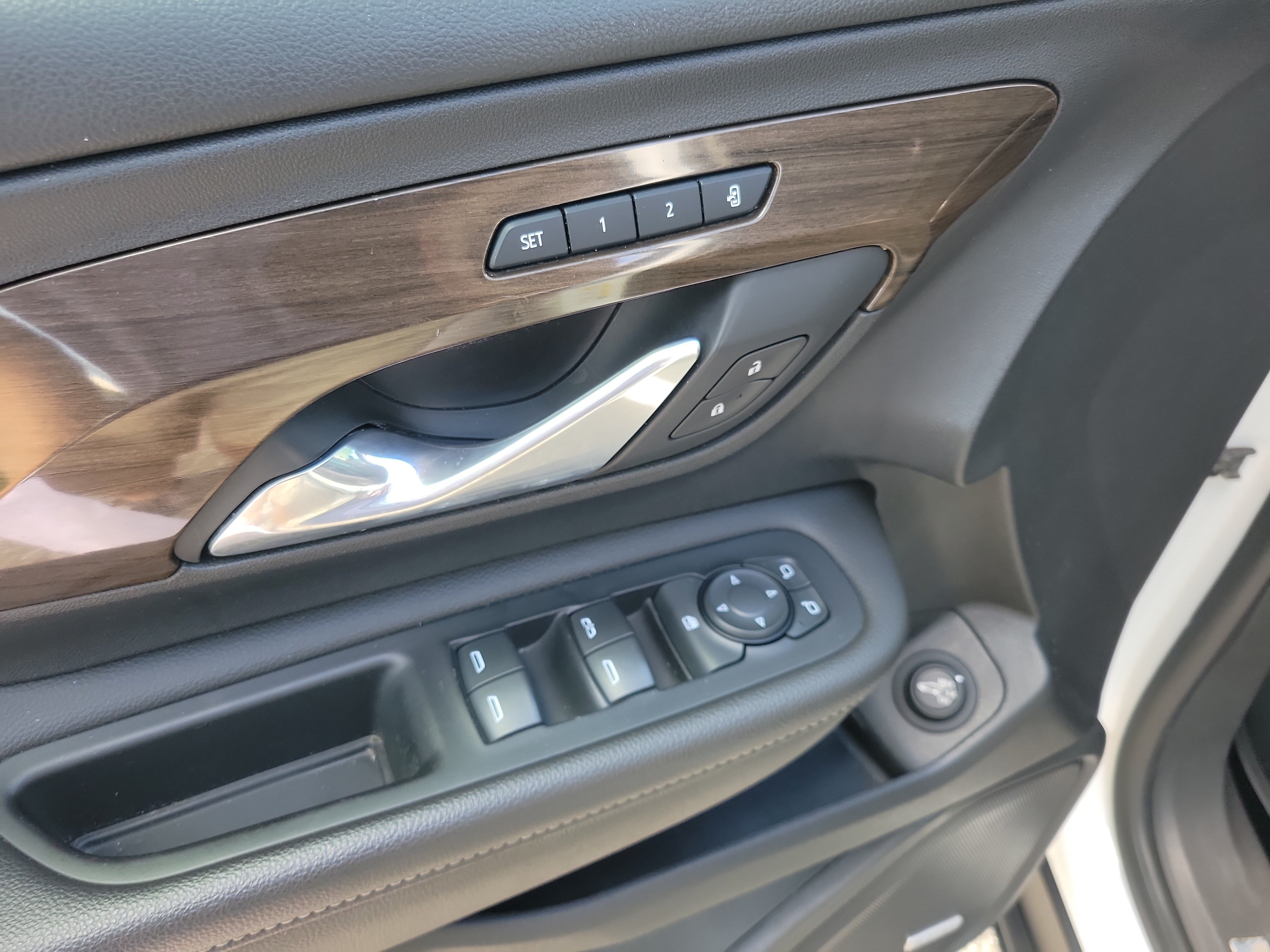 Used 2019 GMC Terrain Denali w/ Advanced Safety Package AWD/4WD image 16