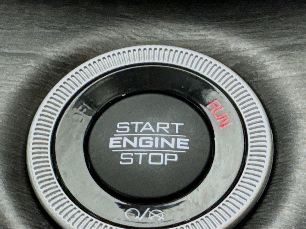 Used 2022 Jeep Grand Cherokee L Limited RWD image 19