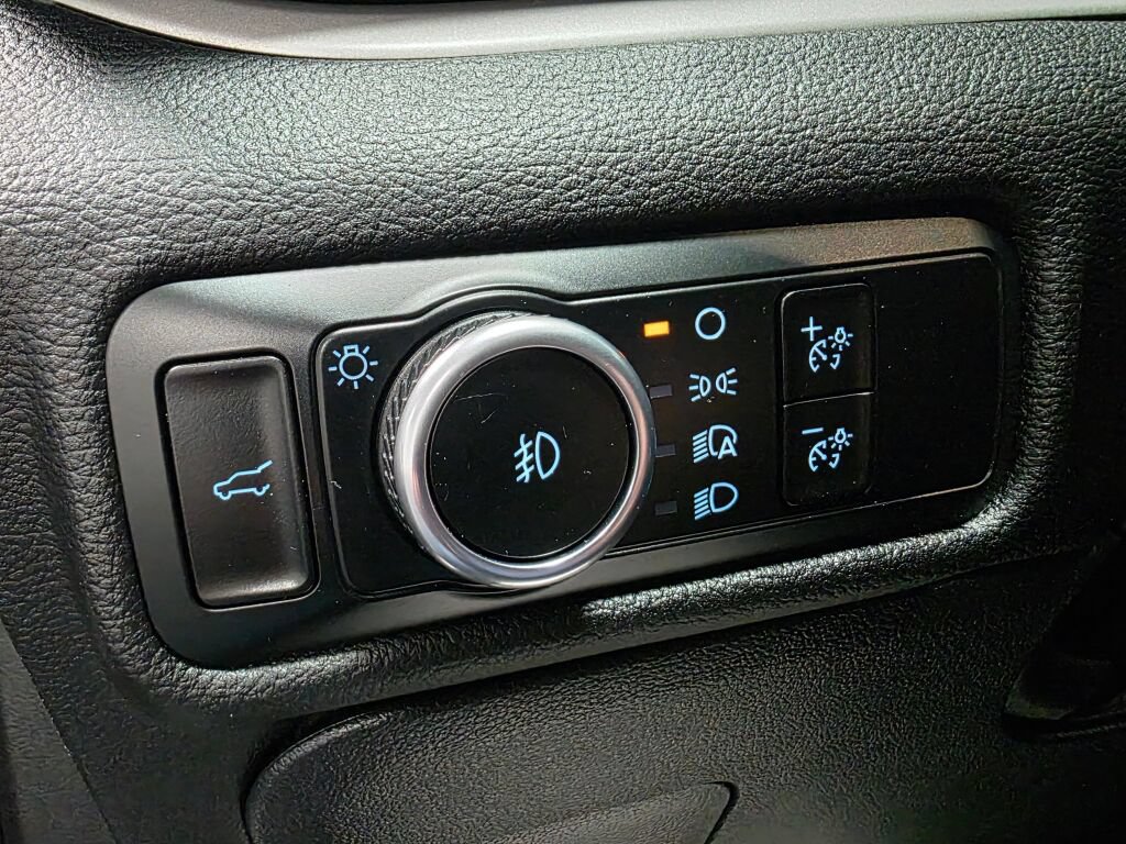 Used 2024 Ford Explorer XLT w/ Equipment Group 202A AWD/4WD image 15