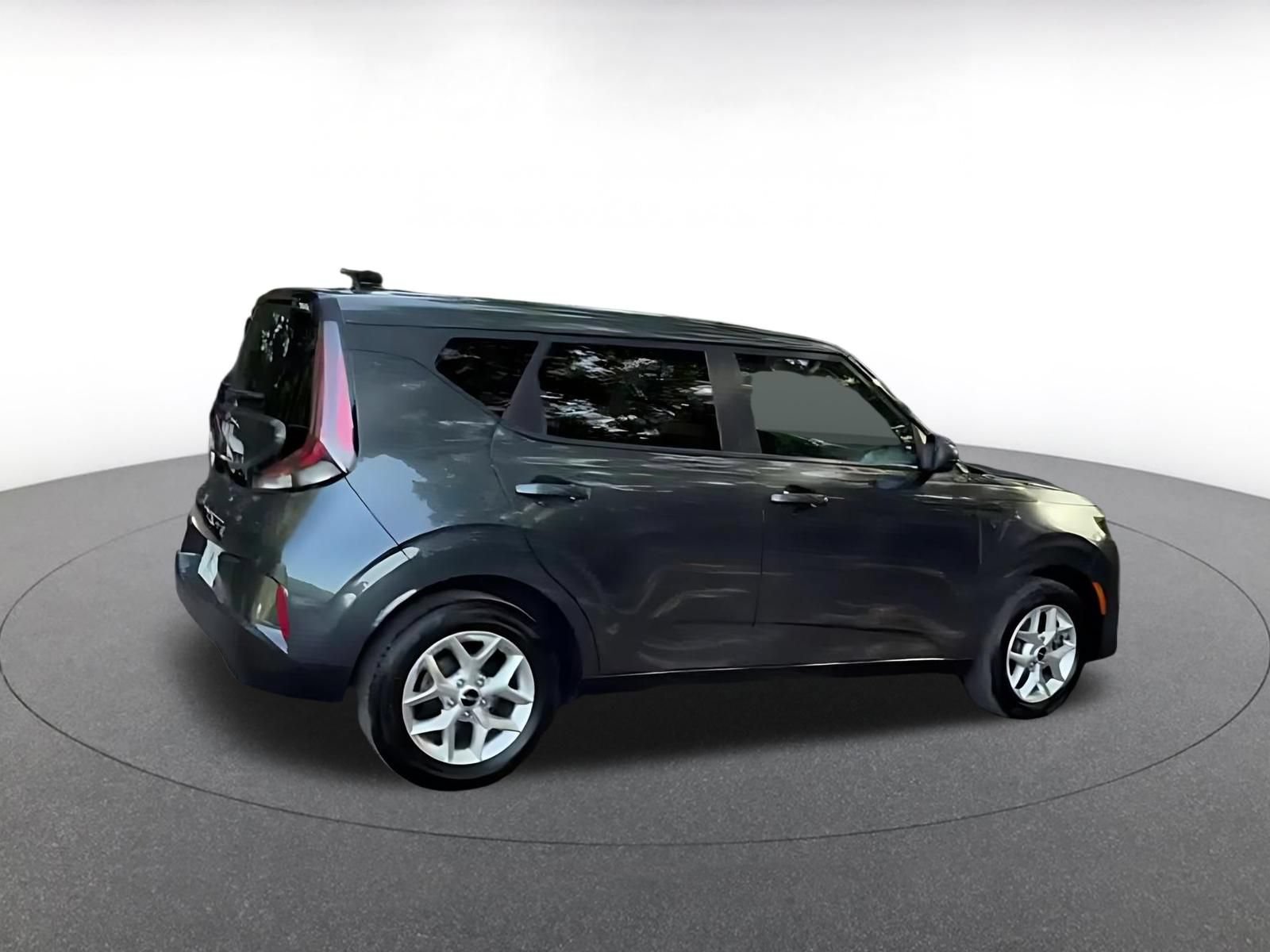 Used 2025 Kia Soul LX w/ LX Technology Package FWD image 14