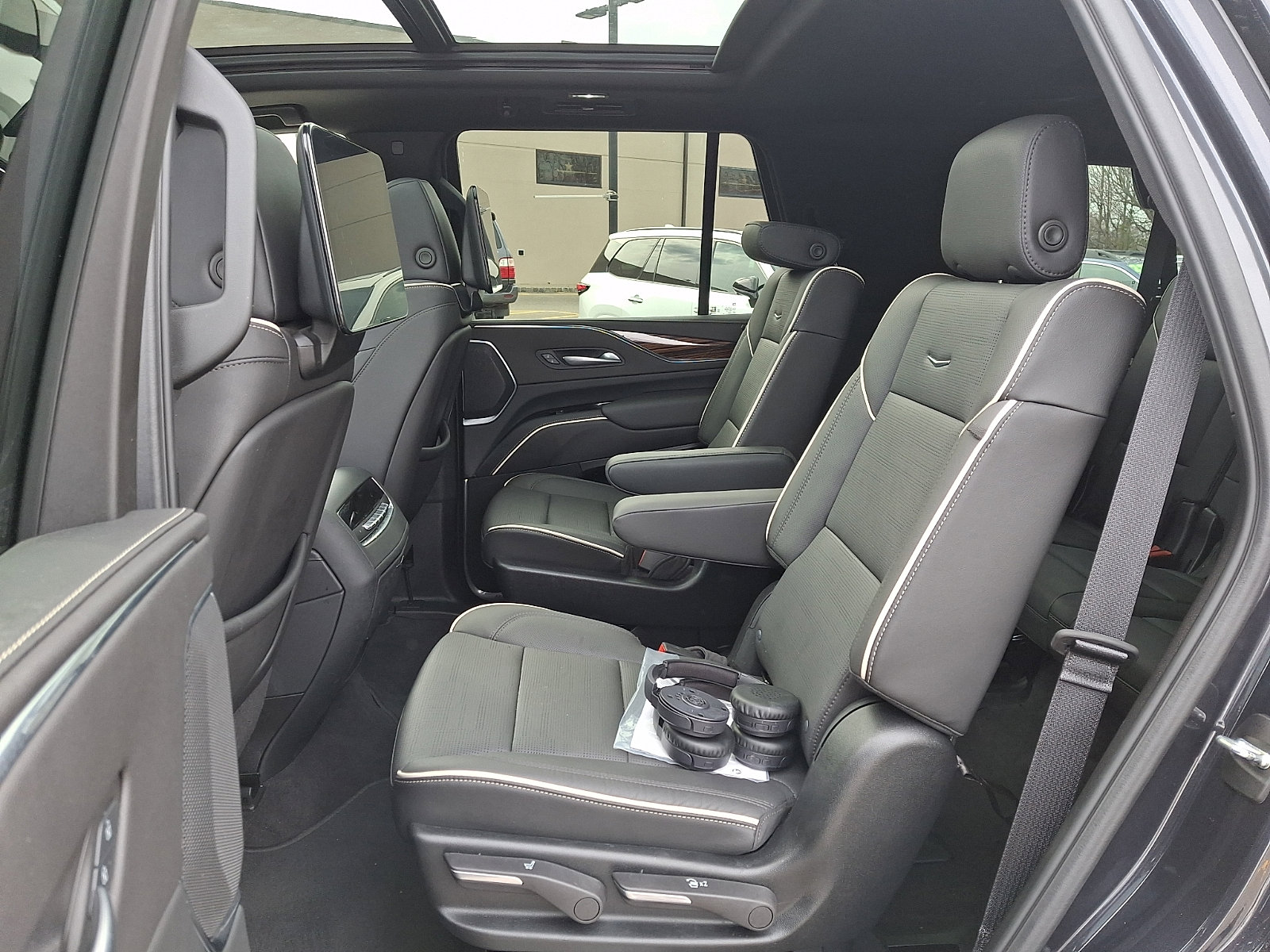 Used 2024 Cadillac Escalade Premium Luxury image 10