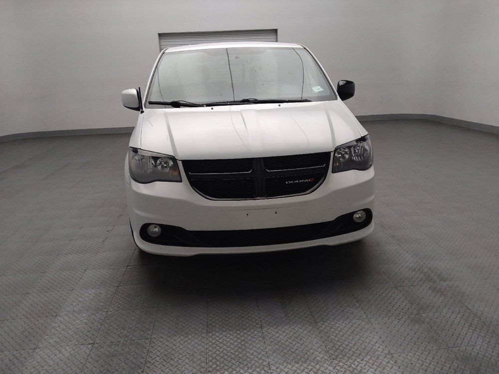 Used 2017 Dodge Grand Caravan SXT w/ Driver Convenience Group FWD image 14