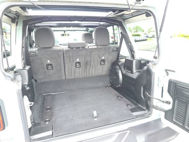 Used 2023 Jeep Wrangler Unlimited w/ Sun & Screen Package AWD/4WD image 40