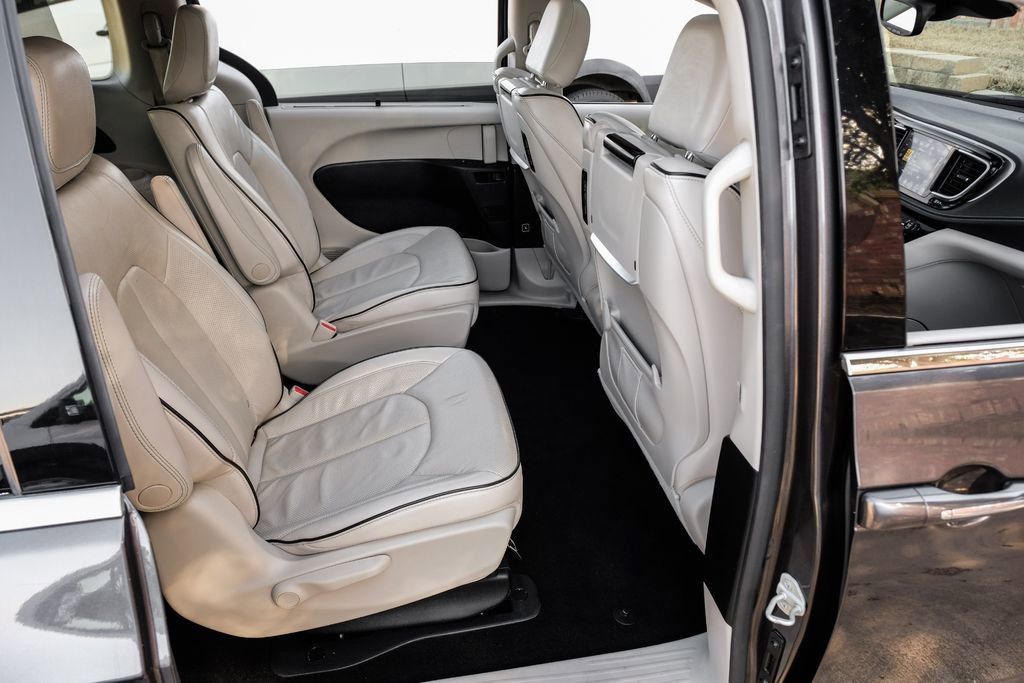 Used 2019 Chrysler Pacifica Limited w/ Advanced Safetytec Group image 39