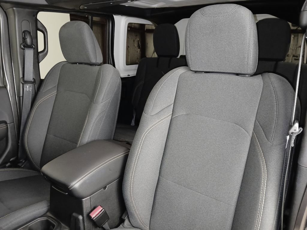 Used 2025 Jeep Wrangler Unlimited Sahara image 11