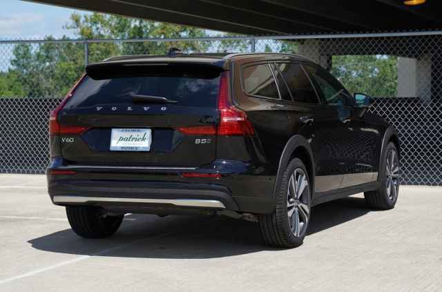 New 2026 Volvo V60 B5 Cross Country Plus w/ Climate Package image 4