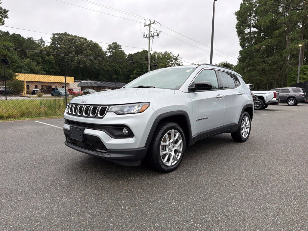 Certified 2024 Jeep Compass Latitude AWD/4WD image 2