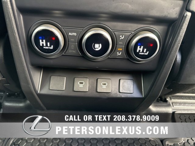 Used 2023 Land Rover Defender 110 S image 17