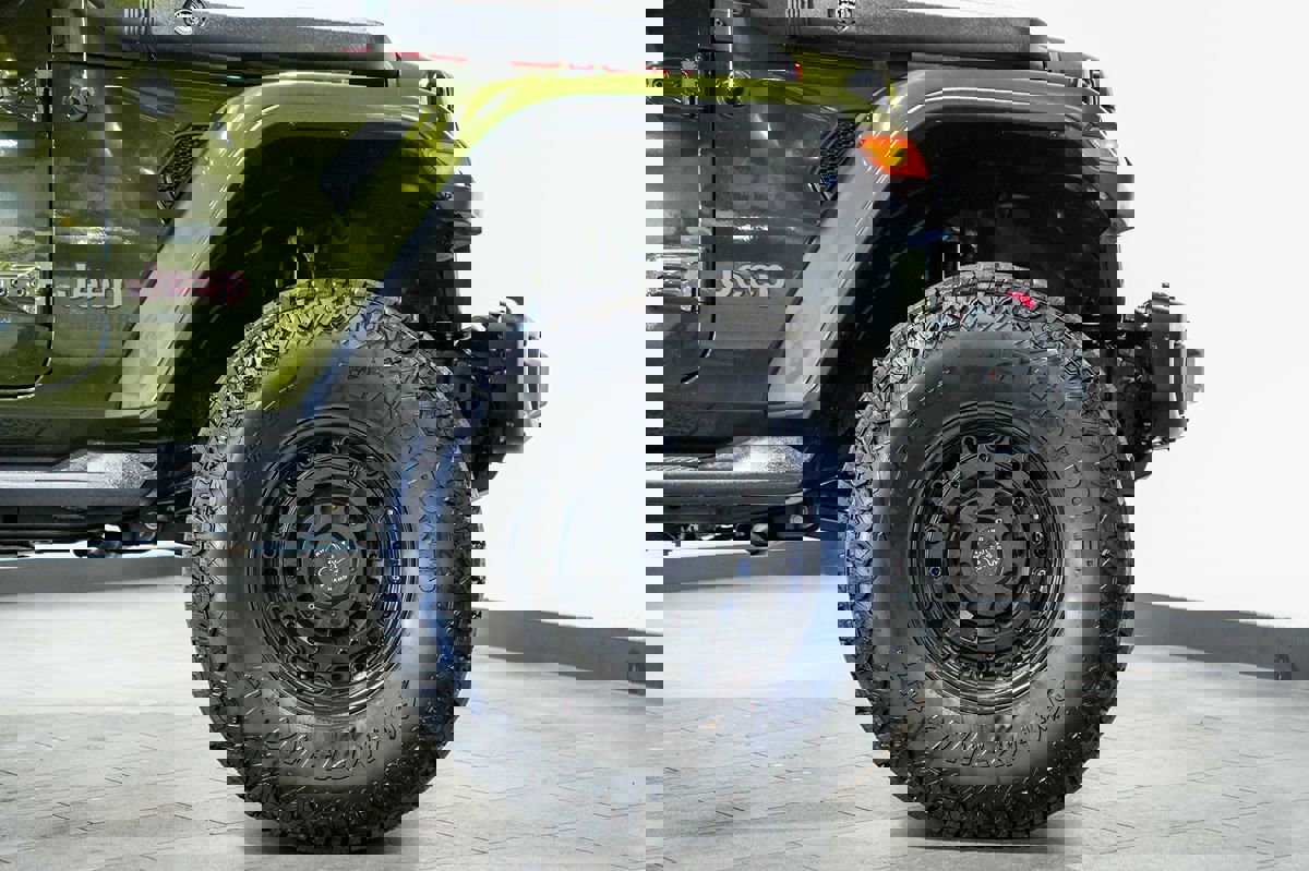 Used 2021 Jeep Gladiator Rubicon w/ LED Lighting Group image 9